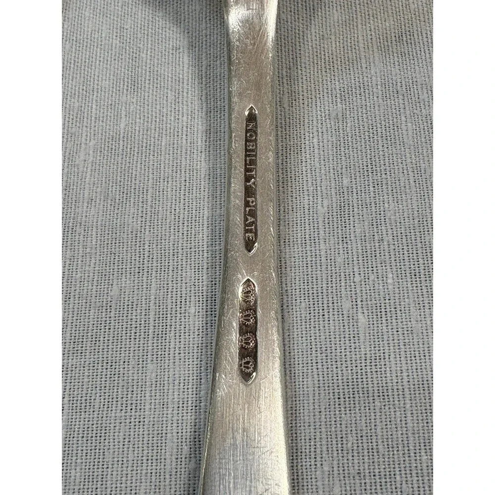 2 Oneida Nobilty Plate  REVERIE  Silverplate Serving Spoons 1937